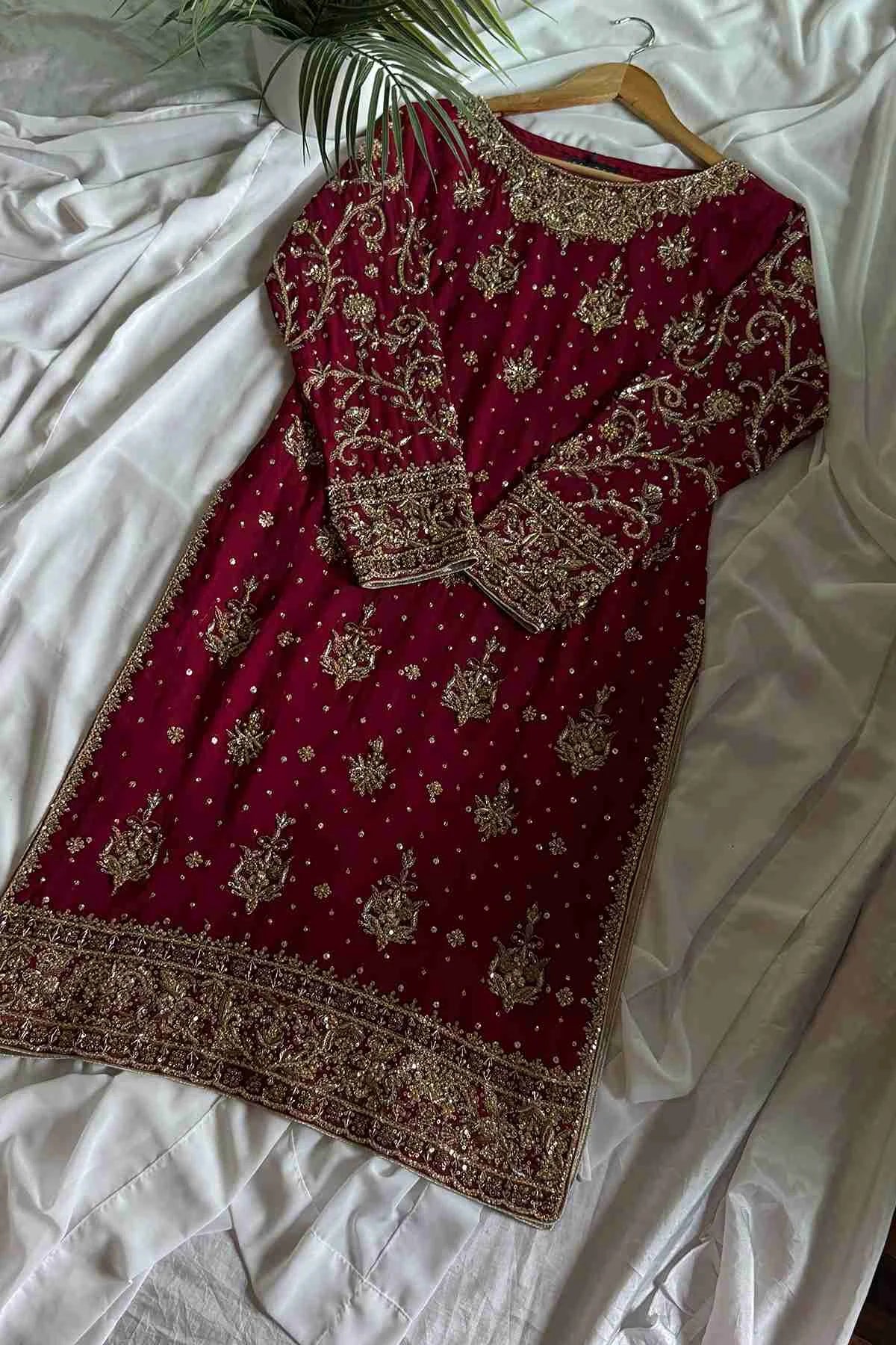 Shirt in deep burgundy color